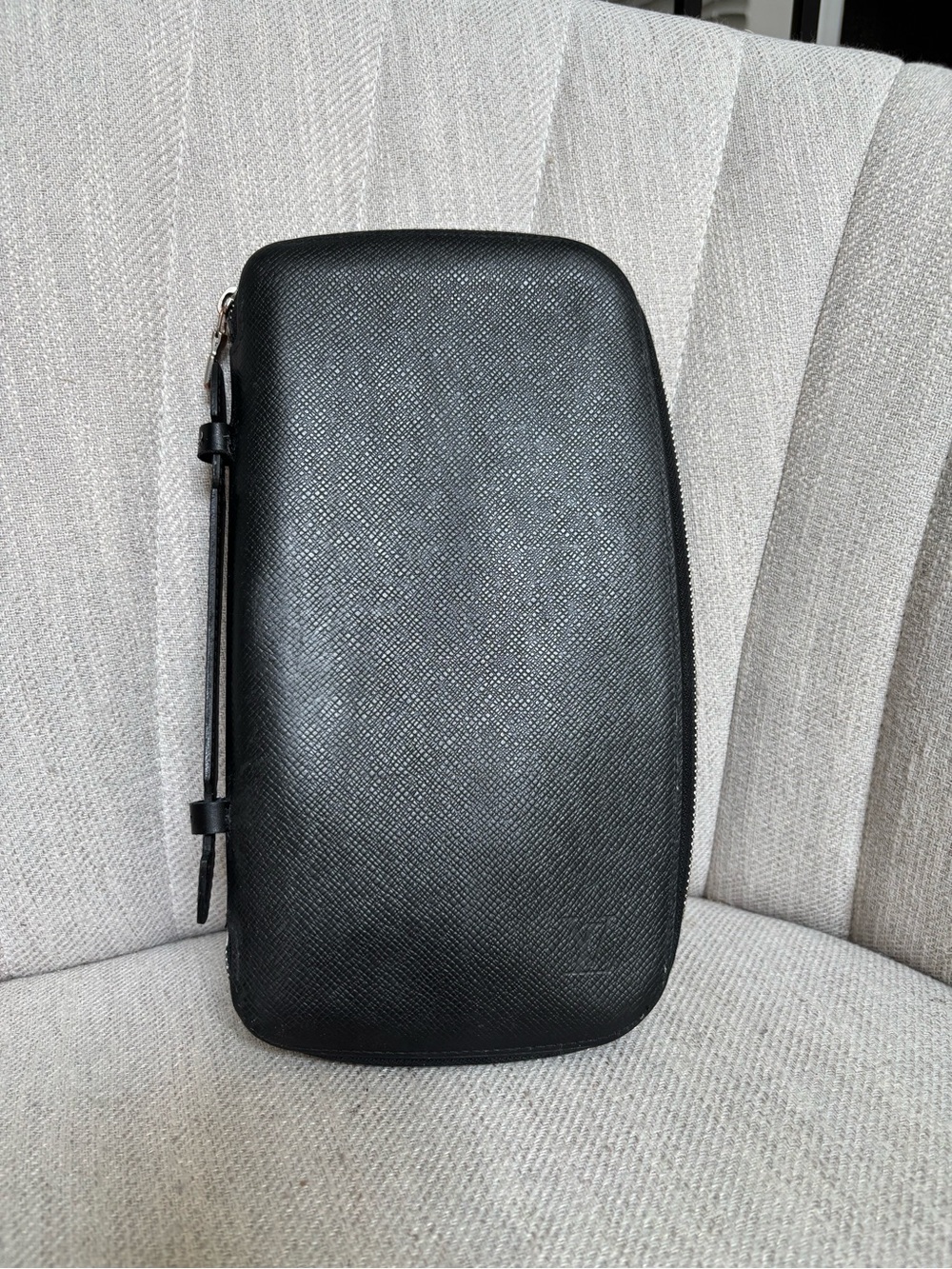 LOUIS VUITTON Black Atoll Taiga Men’s Leather Organizer
